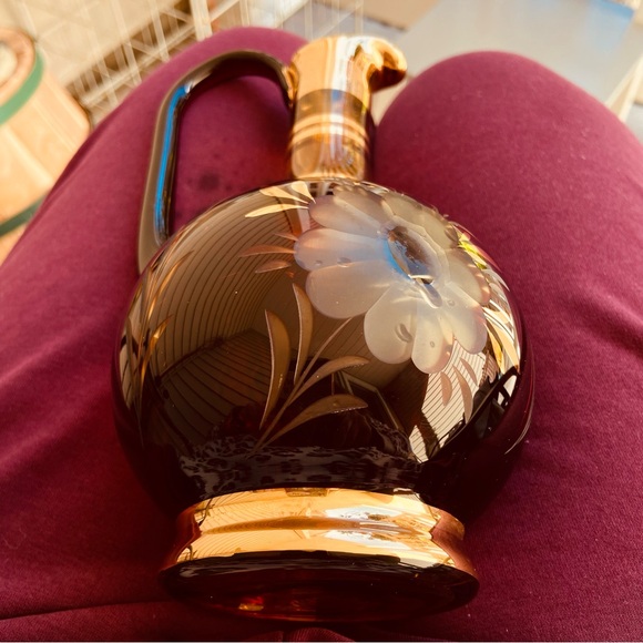 Gorgeous Red Amber Miniature Decanter w/Beautiful Etched Starburst Like Flowers - Picture 13 of 16